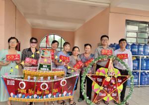 CÔNG ĐOÀN TRƯỜNG TIỂU HỌC TÂN ĐỊNH GỬI QUÀ TRUNG THU CHO CÔNG ĐOÀN VIÊN