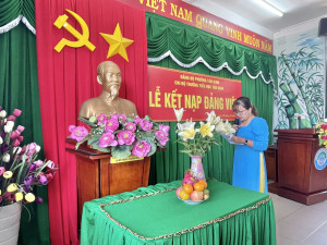 TỔ CHỨC LỄ KẾT NẠP ĐẢNG VIÊN