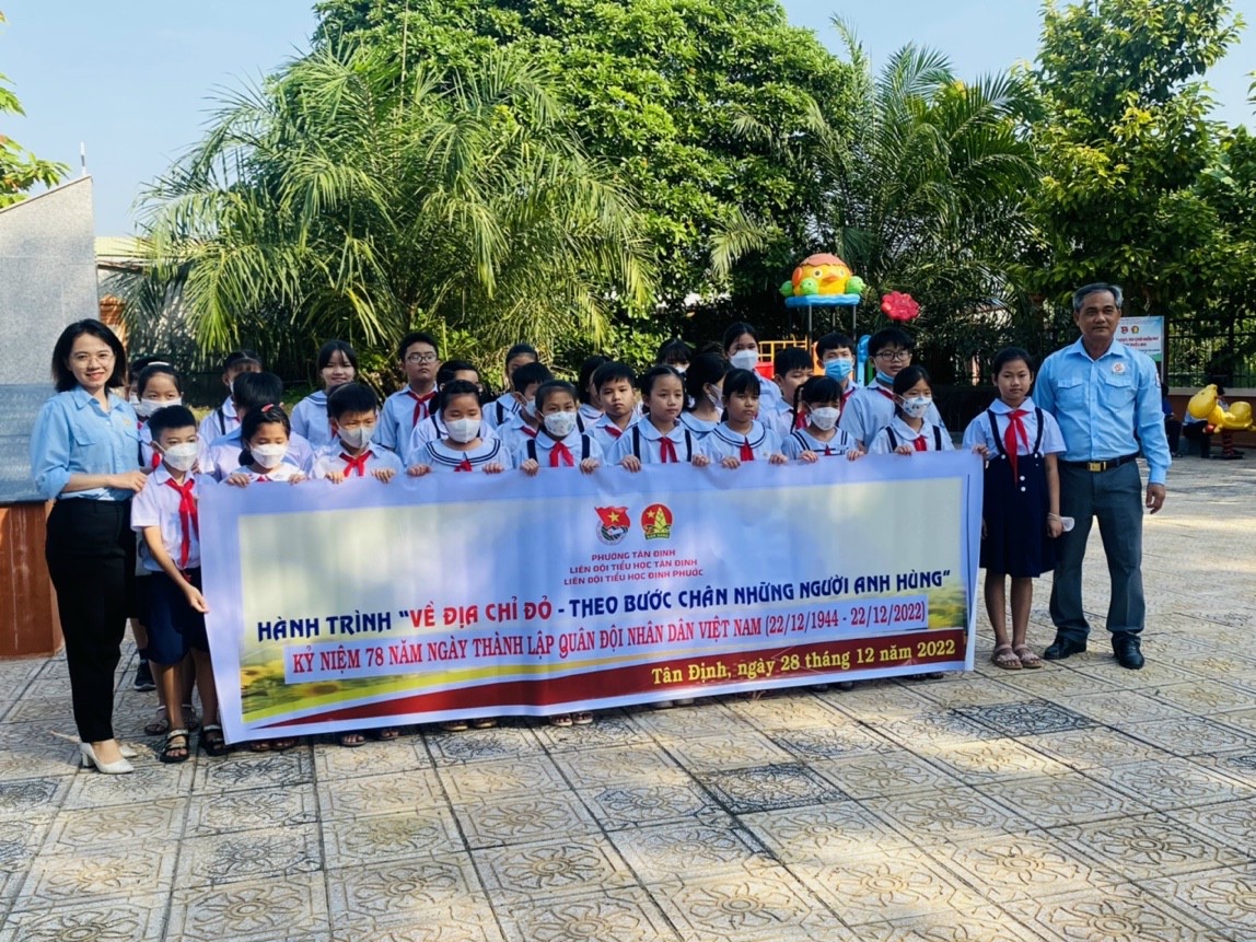 TRƯỜNG TIỂU HỌC TÂN ĐỊNH Hành trình "Về Địa Chỉ Đỏ" - Theo Bước Chân Những Người Anh Hùng Kỷ niệm 78 năm ngày thành lập Quân Đội Nhân Dân Việt Nam (22/12/1944 - 22/12/2022)