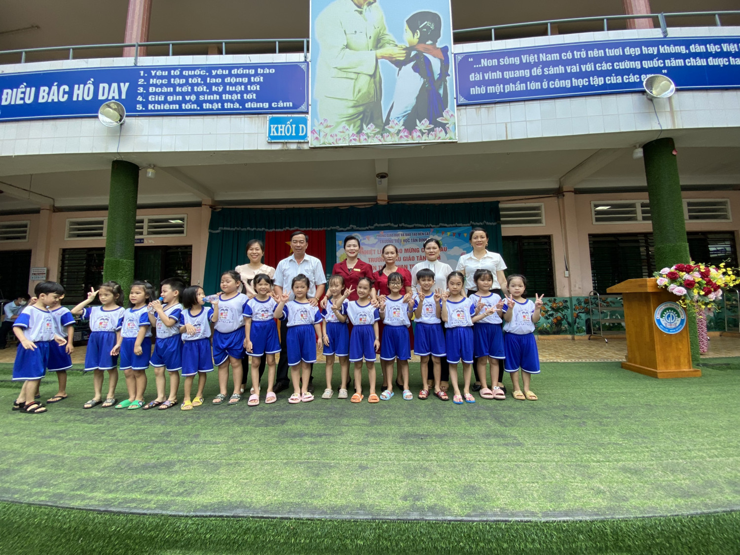 TRƯỜNG TIỂU HỌC TÂN ĐỊNH CHÀO MỪNG CÁC CHÁU MẪU GIÁO TÂN ĐỊNH