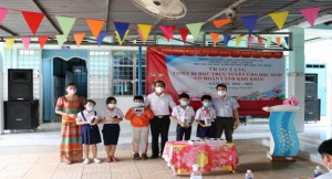 HỖ TRỢ THIẾT BỊ HỌC TRỰC TUYẾN CHO HỌC SINH KHÓ KHĂN