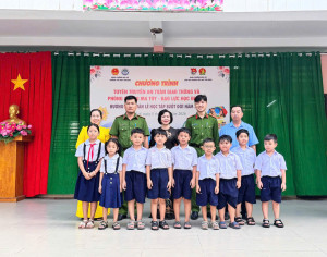 TUYÊN TRUYỀN AN TOÀN GIAO THÔNG, PHÒNG CHỐNG MA TÚY VÀ BẠO LỰC HỌC ĐƯỜNG