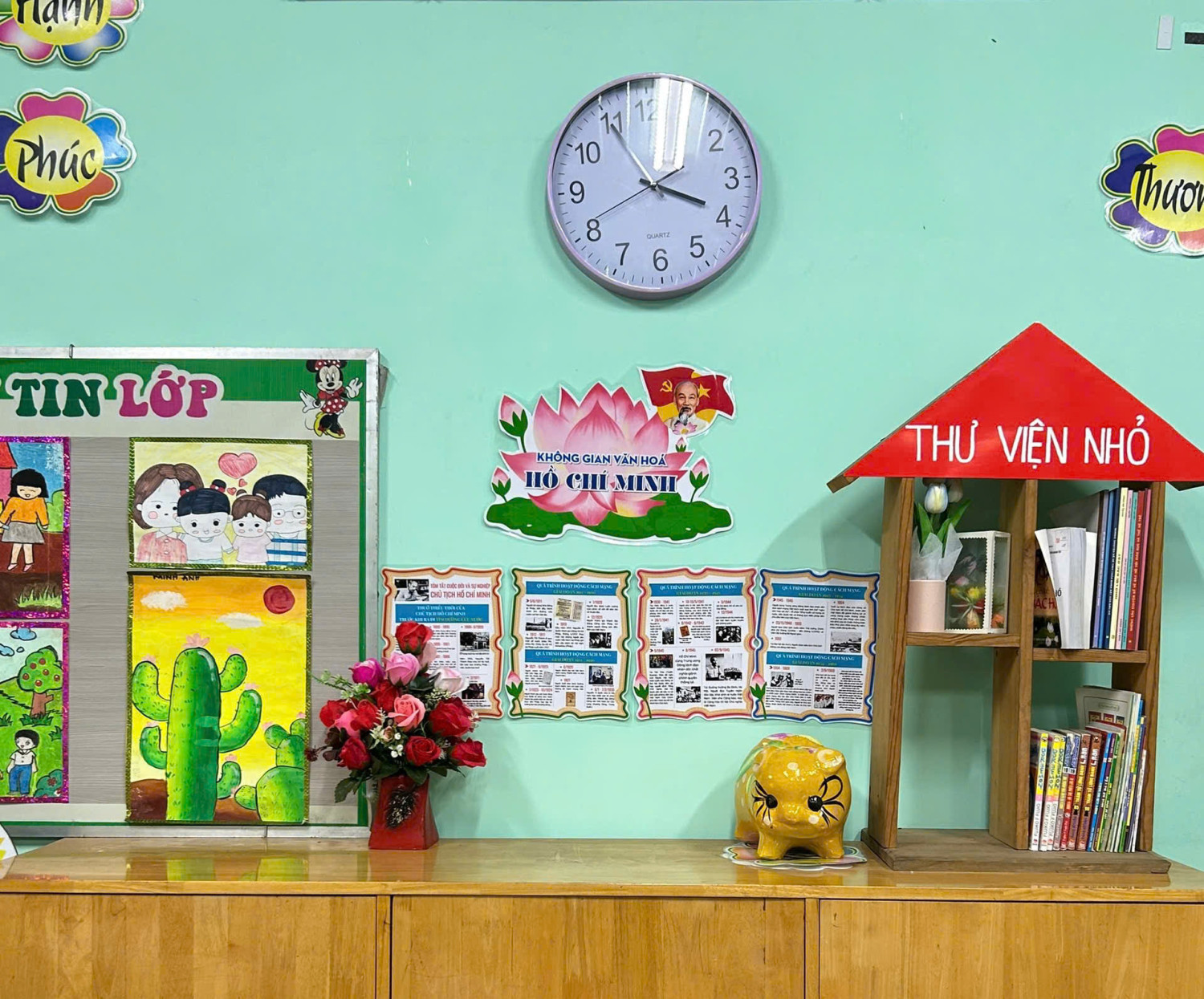 Không gian văn hóa Bác Hồ kết hợp thư viện mini của lớp học