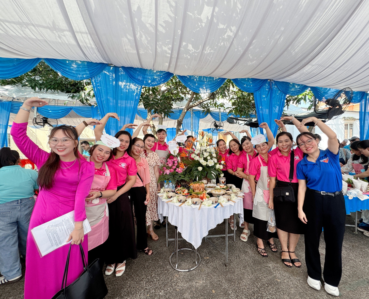 Đại diện cho tập thể giáo viên trường Tân Định cùng tham gia hội thi